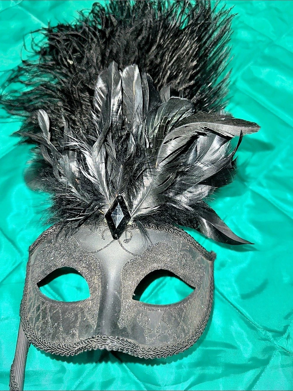 Feather Masquerade23 Mask in Black Like New